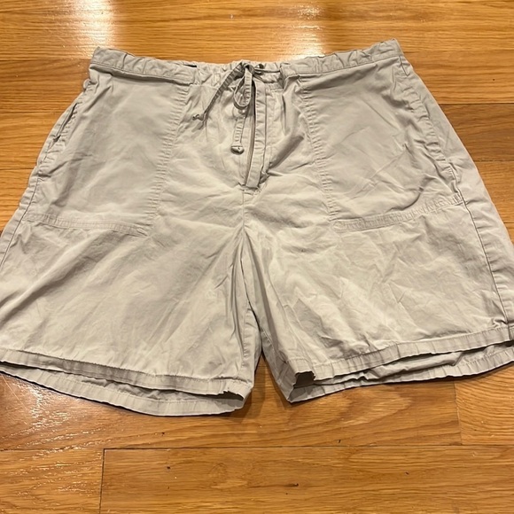 Lands’end women’s beige short size 8 . - Picture 1 of 10